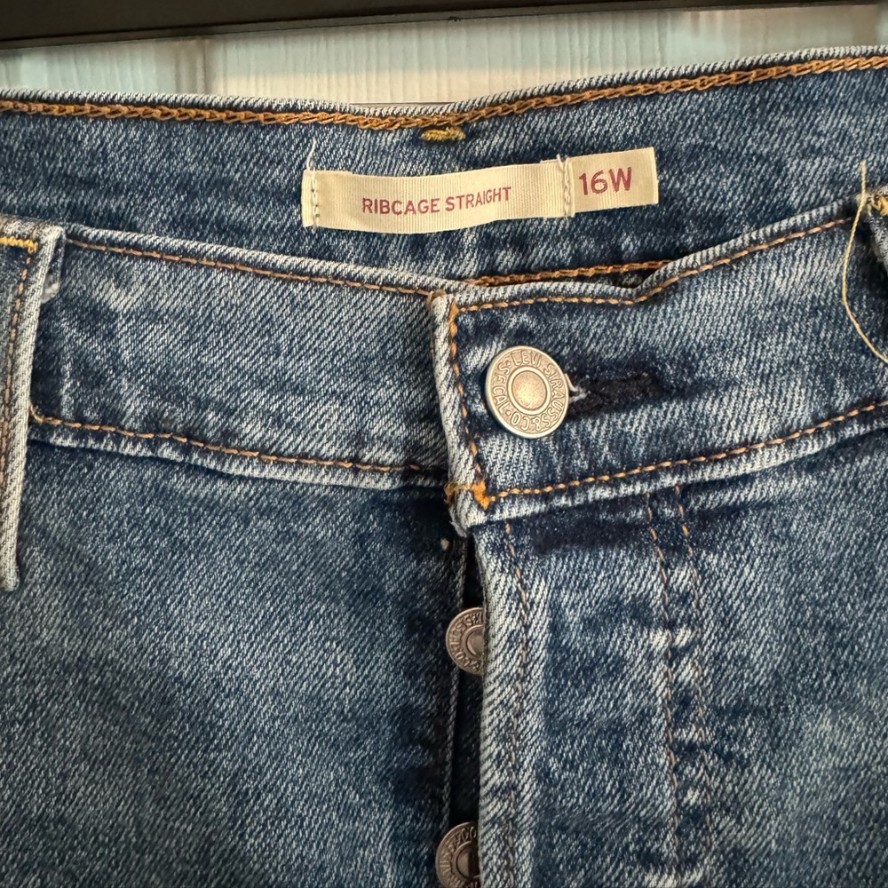 Levi’s Women’s Ribcage Straight Blue Jeans